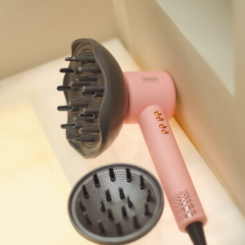 RAVEG Pink – MAGAZIJNUITVERKOOP EXCLUSIVE: Creëer salonwaardige krullen met een gratis XXL Diffuser bij je haardroger